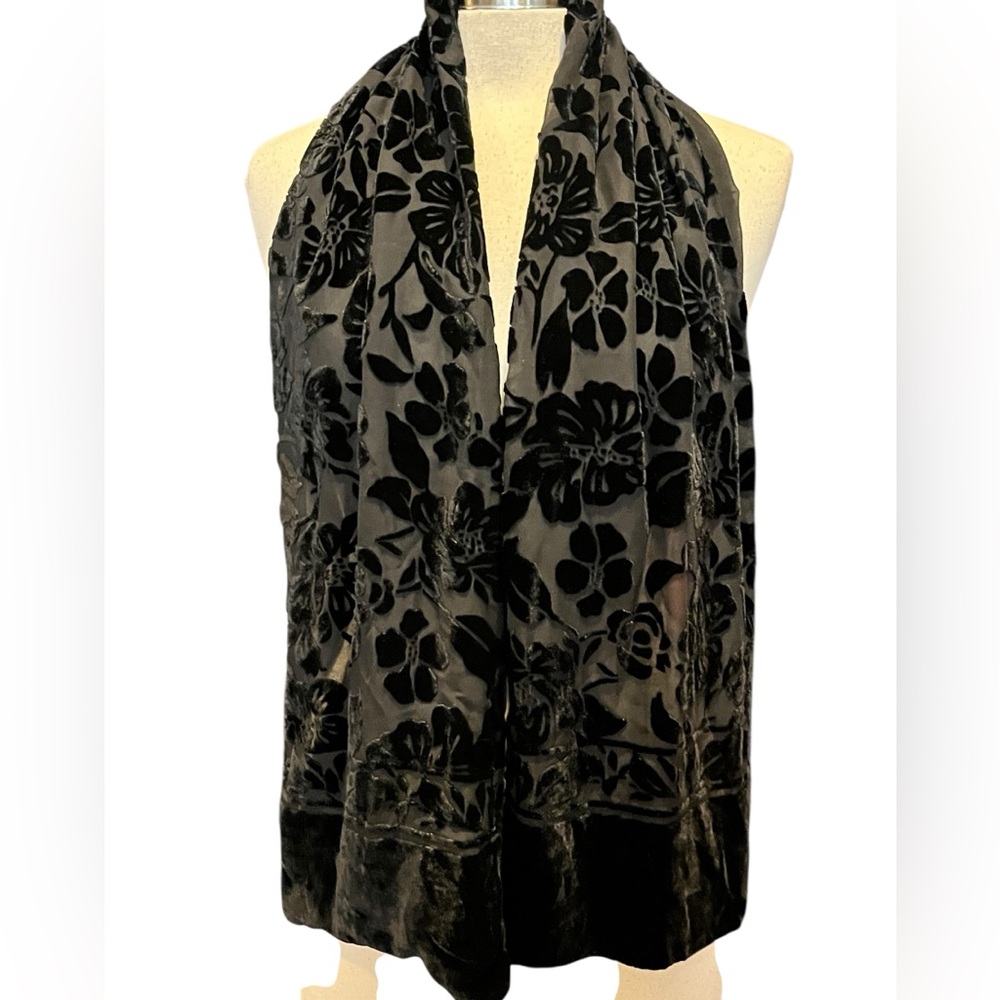 Vintage Black velvet mixed floral Shoulder wrap - Picture 2 of 4